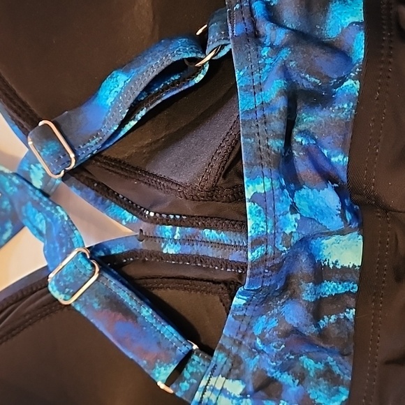 Blue and Black One-Piece Swimsuit XXL Cross Back Ruched Sides NWOT - Picture 6 of 7